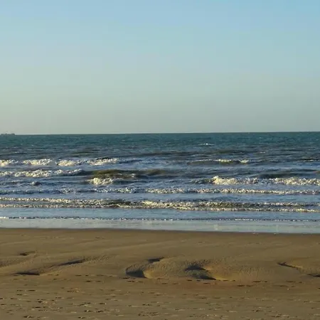 アパート In With Sea Views ニーウポールト