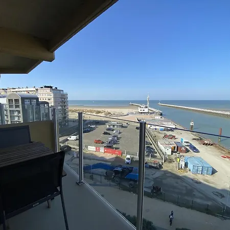 アパート In With Sea Views *